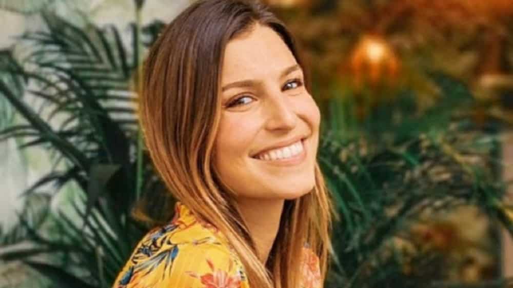 Laury Thilleman Elle Ose Le Bikini Hyper Sexy Sur Instagram Et Crée Une Véritable Onde De Choc