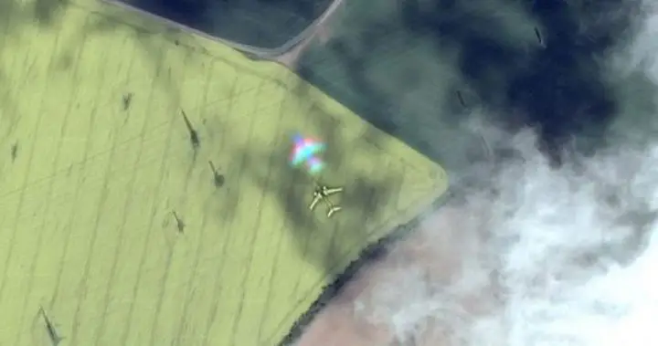 quand-google-maps-photographie-un-avion-tres-etrange