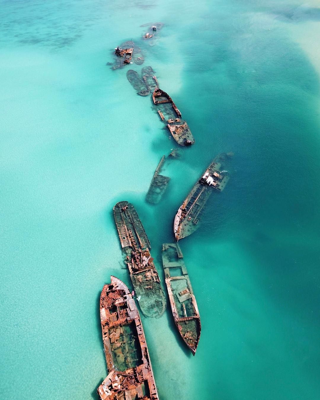 Choice of life wild islands. Тангалума кладбище кораблей. Остров затонувших кораблей, Мортон, Австралия.. Затонувшие корабли. Затонувшие лайнеры.