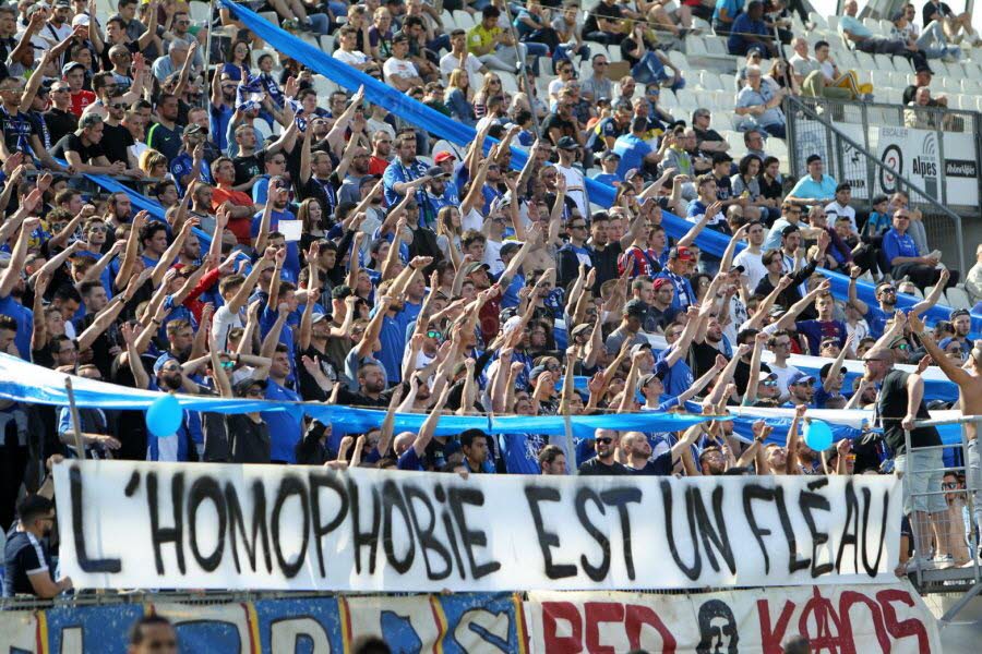 Football : Les Chants Homophobes Ne Sont Désormais Plus Tolérés Dans ...