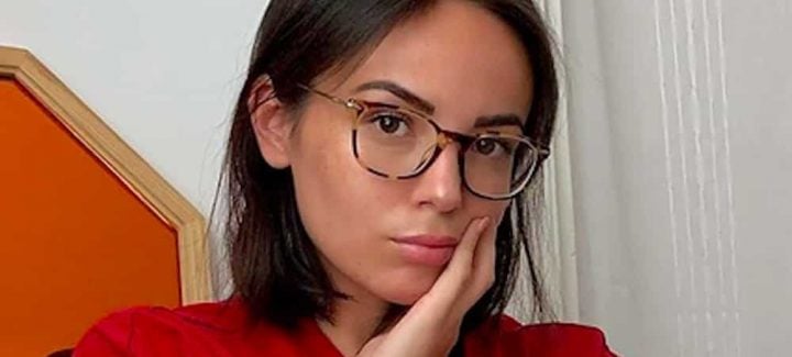 Agate Auproux fait craquer ses fans avec un jean qui lui fait des ...