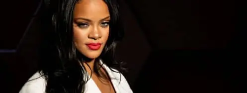 Rihanna enflamme la toile