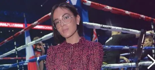 agathe-auproux-en-cuissardes-sexy-elle-se-rend-a-un-tournoi-de-boxe