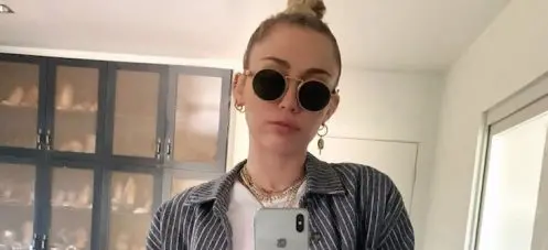 miley cyrus opérée silence