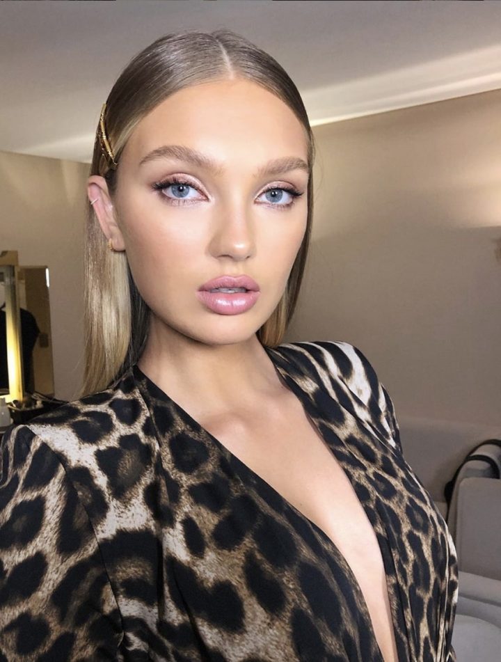 Romee Strijd regards stars