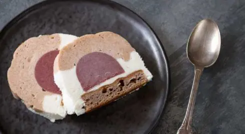buche-aux-marrons-cassis-et-amande-on-prepare-noel-en-douceur