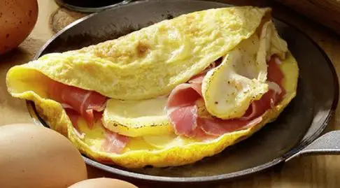 la-crepe-montagnarde-facon-tartiflette-decollage-immediat-en-territoire-gourmand