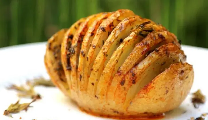 recette-des-hasselback-potatoes-la-pomme-de-terre-rotie-made-suede