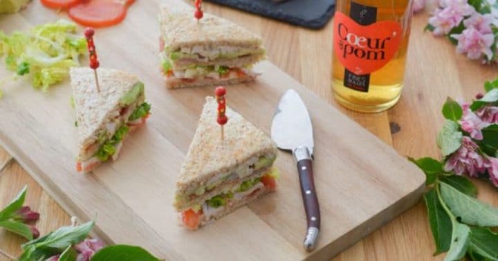 club-sandwitch-poulet-bacon-et-avocat-classique-frenchie