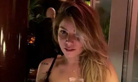 lola-marois-entre-jupe-trop-courte-et-dense-sexy-elle-fait-peter-le-thermometre