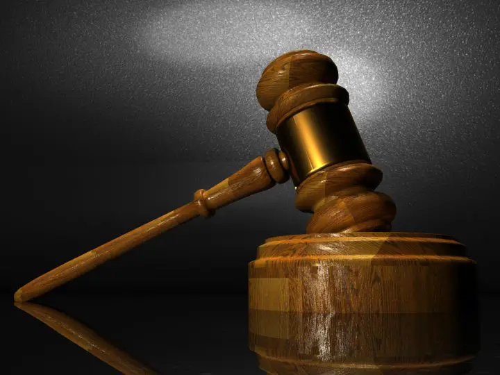 Deux soignants positifs au Coronavirus devant la justice