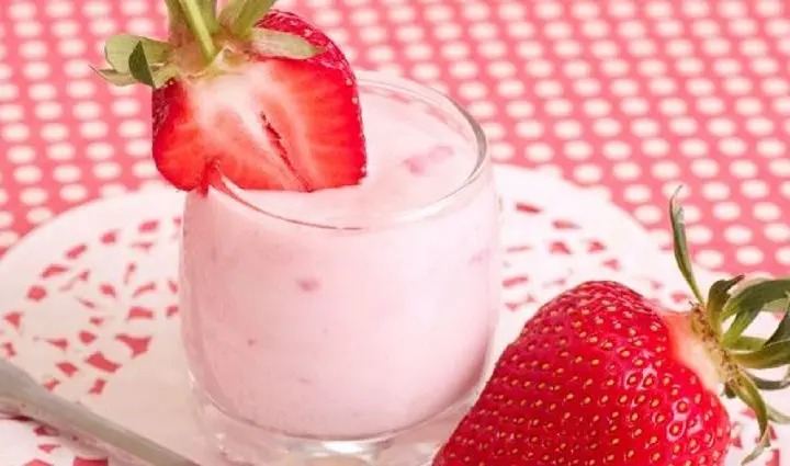 mousse-aux-fraises-les-secrets-dune-bombe-avec-seulement-4-ingredients