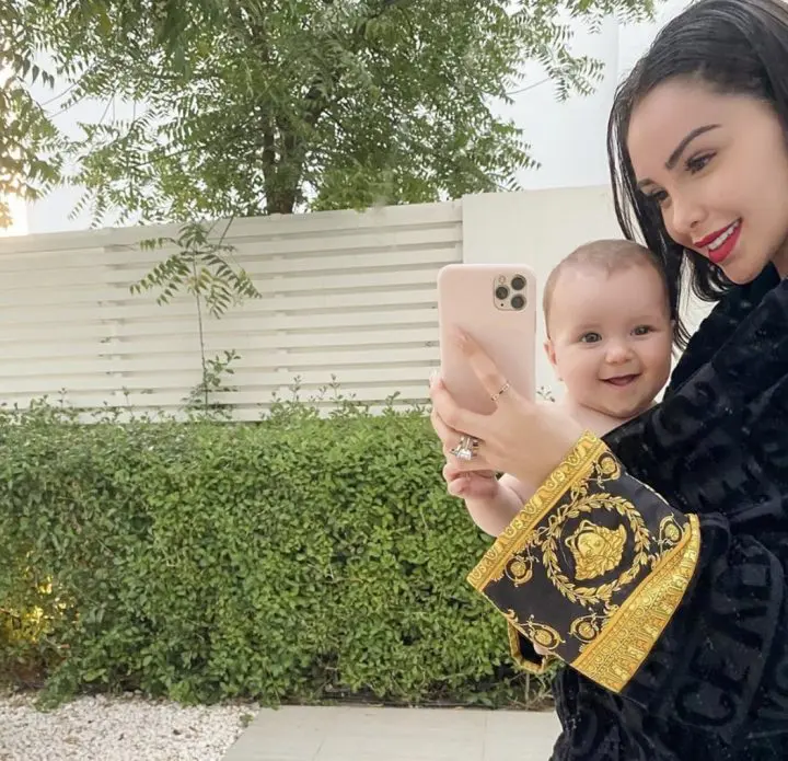 Nabilla critiquée 