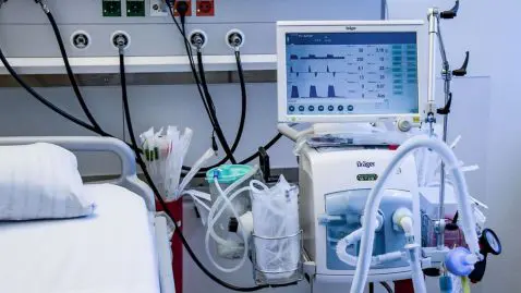 Ils débranchent son respirateur artificiel pour mettre la clim'
