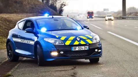 un adolescent meurt écrasé par une portière alors qu'il tentait de subtiliser un véhicule