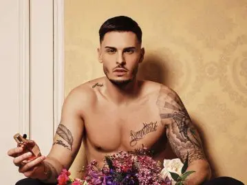 Baptiste Giabiconi enflamme la toile avec une photo de lui nu