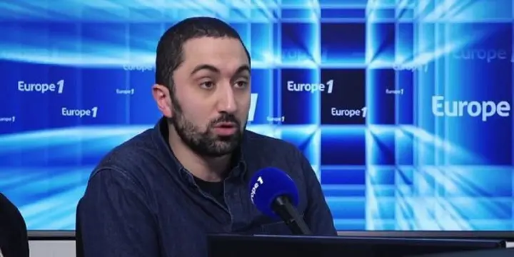 jimmy-mohamed-son-fou-rire-incontrolable-lors-de-sa-chronique-sur-les-fissures-anale