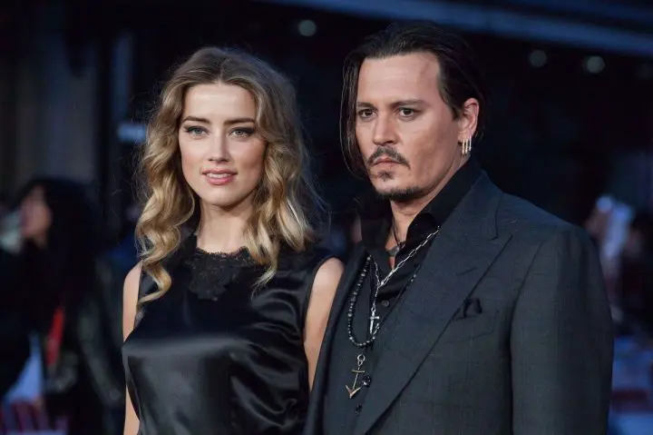 Johnny Depp accuse Amber Heard d'avoir déféqué dans le lit conjugal