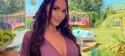 nabilla opérée prothèses