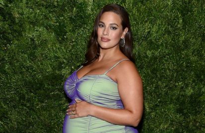 Ashley graham pose grossesse allaitement