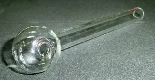 Marie est excédée par la consommation de drogue de ses voisins
