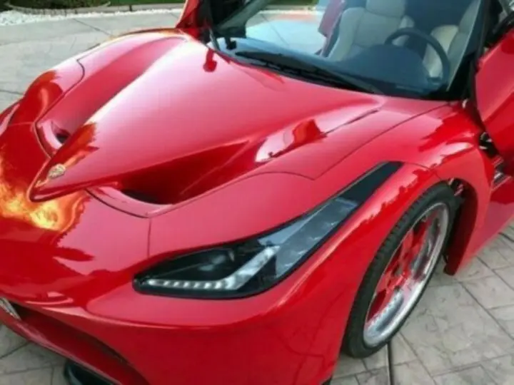 honda en fausse Ferrari