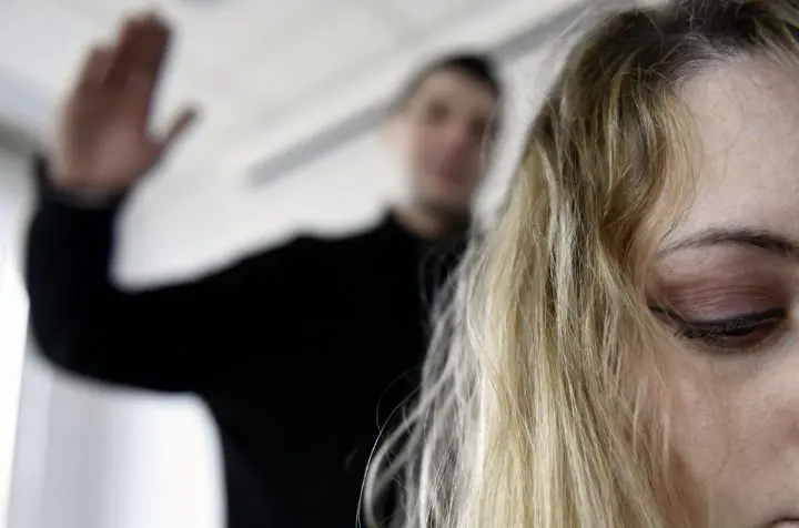 Une femme obligée de se défenestrer pour échapper aux coups de son ex conjoint
