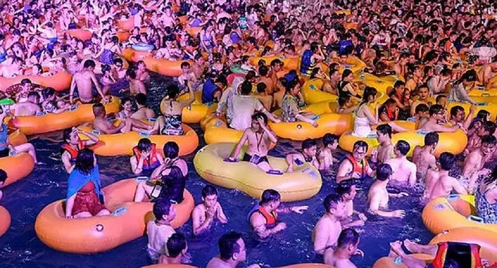 wuhan-en-plein-coeur-du-berceau-de-lepidemie-une-mega-fete-techno-provoque-un-tolle-sur-toile