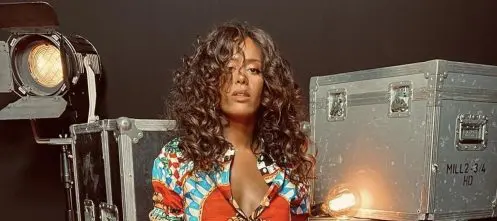 Amel Bent plus sexy que jamais