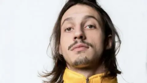 Roméo Elvis sort du silence