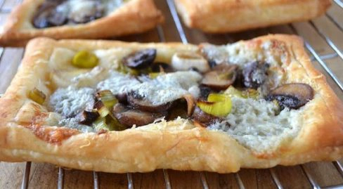 tarte-fine-aux-champignons-et-gorgonzola-la-recette-ideale-pour-les-restes-du-frigo