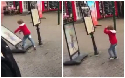 Il se bat avec une pancarte