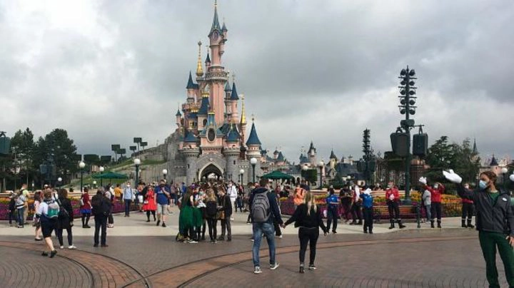 Deux adolescents arrêtés après avoir fait une blague de mauvais goût à Disneyland