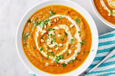 Découvrez la délicieuse recette du velouté de courge butternut au curry