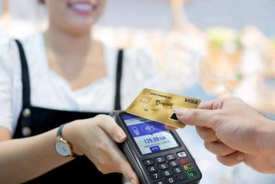 Il utilise la carte de son voisin même après son décès