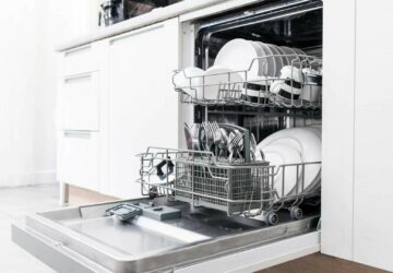 Elle met 2 pastilles de lave vaisselle dans sa machine à laver pour la  nettoyer : elle n'en revient pas elle-même ! - Vidéo Dailymotion