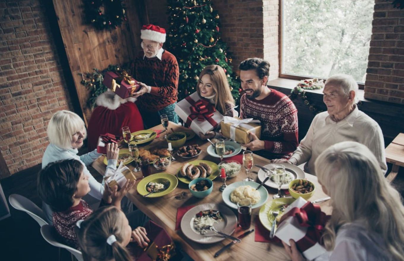 Noël "on coupe la bûche en deux et papy et mamie mangent dans la