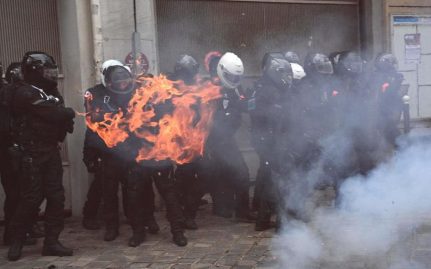 policier en feu
