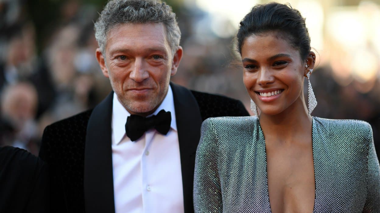 Tina Kunakey Et Vincent Cassel En Plein C Lins Torrides Sur La Plage