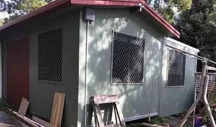 une-mere-celibataire-sans-moyen-cree-sa-propre-tiny-house-pour-mettre-ses-enfants-a-labri