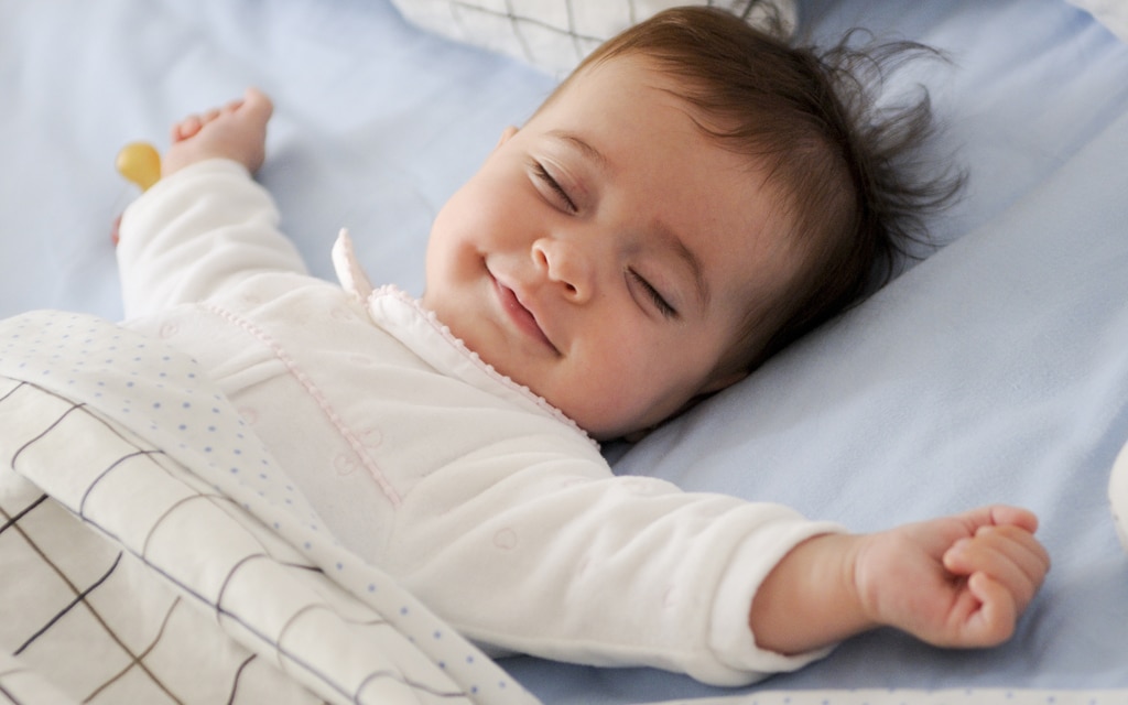 Voilà pourquoi vous devriez absolument mettre un oignon sous votre lit et celui de votre enfant