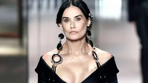 défilé Fendi Demi Moore chirurgie esthétique