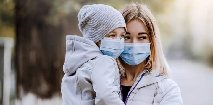 enfant-masque-parent