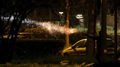 jeune homme mort tête arrachée mortier feu artifice