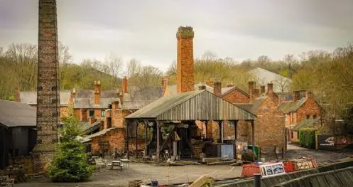 peaky-blinders-le-decor-de-la-serie-va-servir-de-centre-vaccination