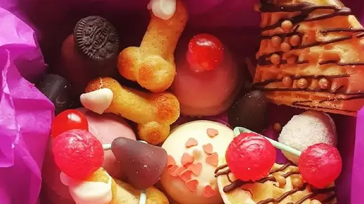saint-valentin-des-penis-et-des-seins-en-patisserie-censuree-sur-facebook