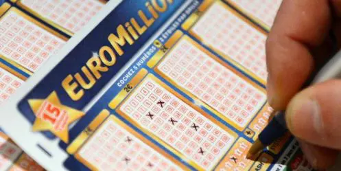 Il perd son ticket de lotto à 1 million d'euro avant de le retrouver dans un parking