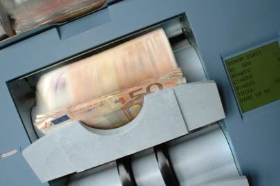 Une Arnaque De Près D'un Million D'euros Découverte... Dans Une Banque