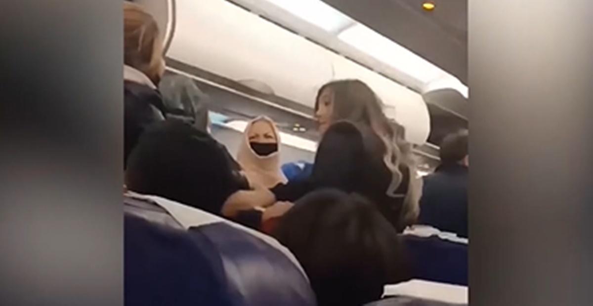 Un violente bagarre éclate dans un avion pour une histoire de place... ( vidéo)