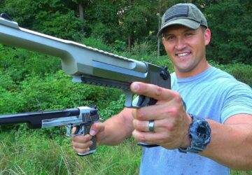 son fusil explose dans ses mains